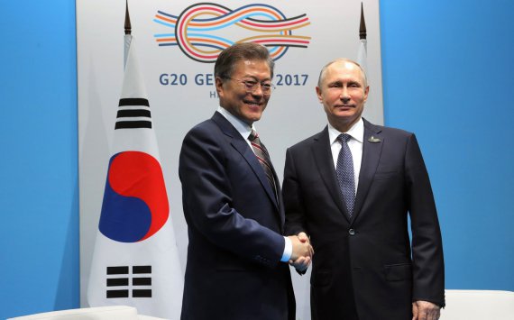 Владимир Путин встретится на ВЭФ с южнокорейским президентом Мун Чжэ Ином