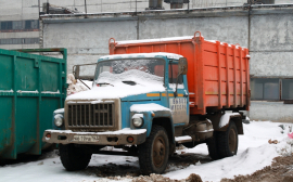 Во Владивостоке для вывоза мусора задействована дополнительная техника