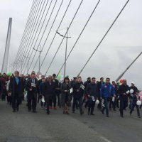 Больше 50 тысяч приморцев прошли по Золотому мосту первомайским маршем